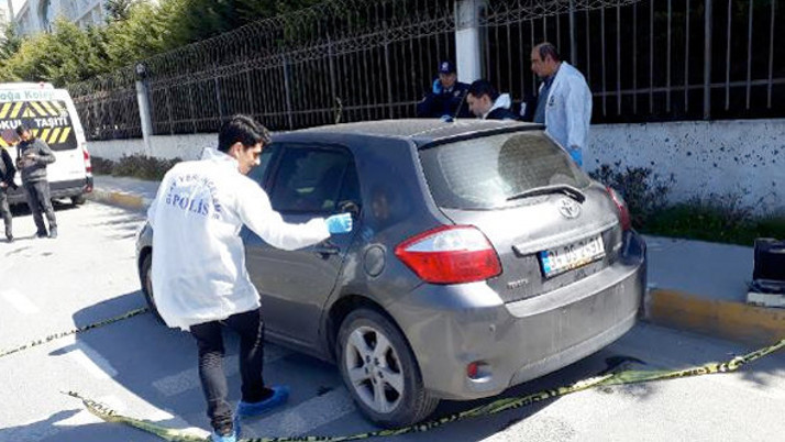 Özel okul önünde aracın içini görenler polisi aradı