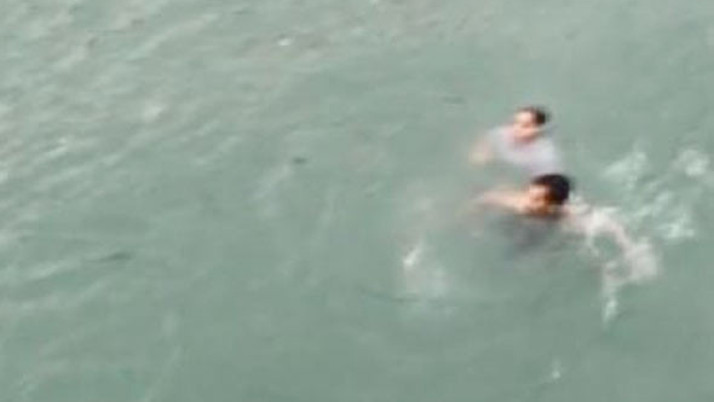 Genç kızı kurtarmak isterken ırmakta kayboldu