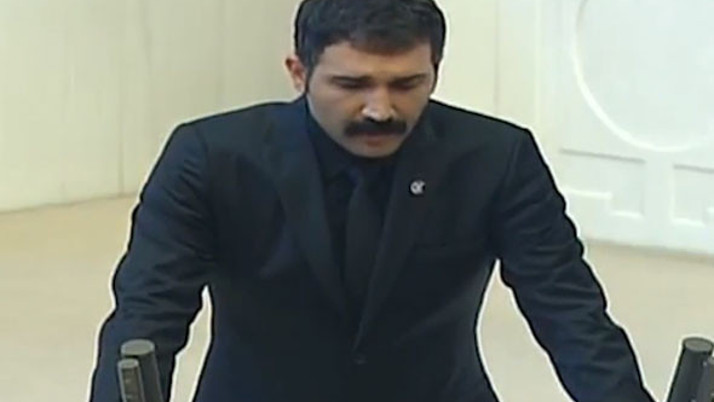 Barış Atay yemin ederken TBMM karıştı