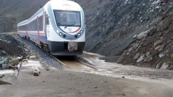 Erzincan-Sivas demir yolu ulaşıma kapandı