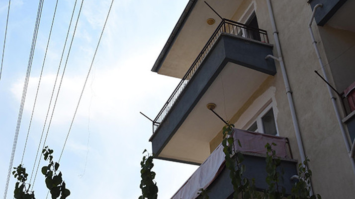 Balkonda elektrik akımına kapılan çocuk ağır yaralandı!