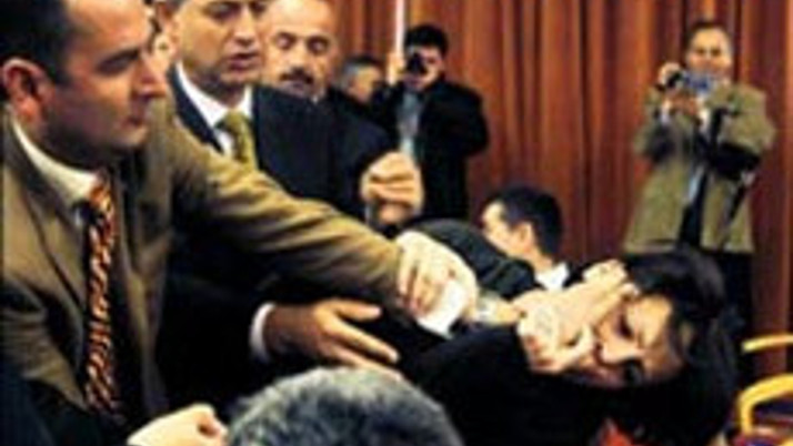 Bağır dedi ama o terketti 