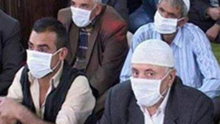 Şeker Camide maskeli cuma namazı