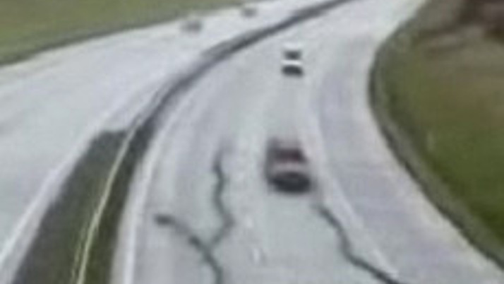 Yol otomobili böyle yuttu