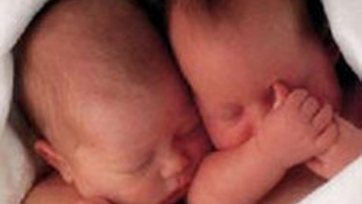 İkizler farklı yıllarda doğdu