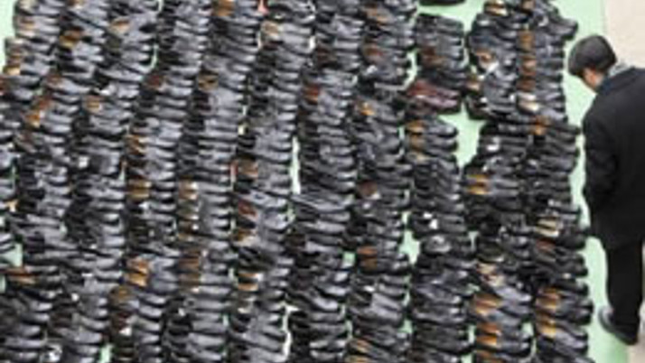 Bu ayakkabıları bir kişi çaldı