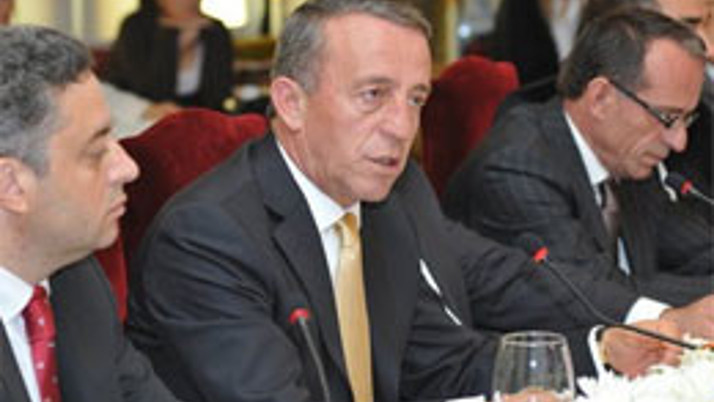 Ağaoğlu rüzgardan enerji üretiyor