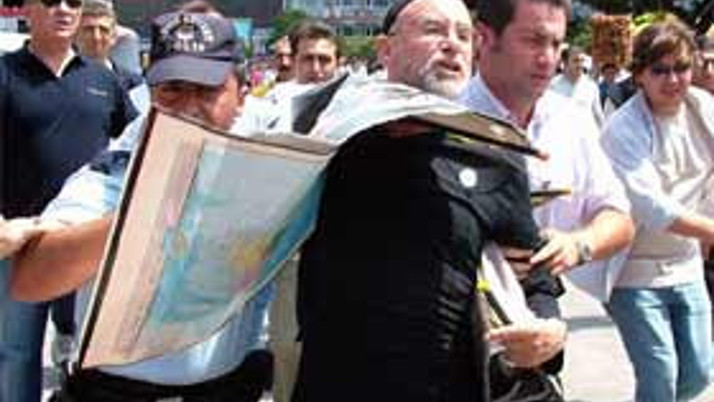 Eylemci İsrailli zannedilince