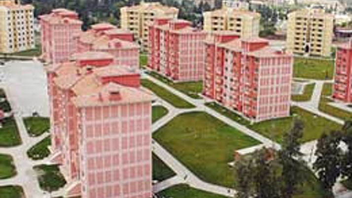 Romanlar TOKİ'den ev açılımı istedi! 