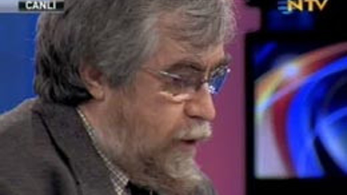 Profesör canlı yayını terketti