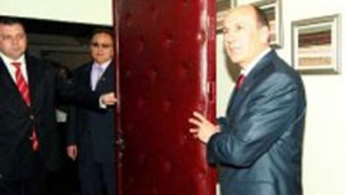 Belediye başkanı gazeteci mi dövdü?