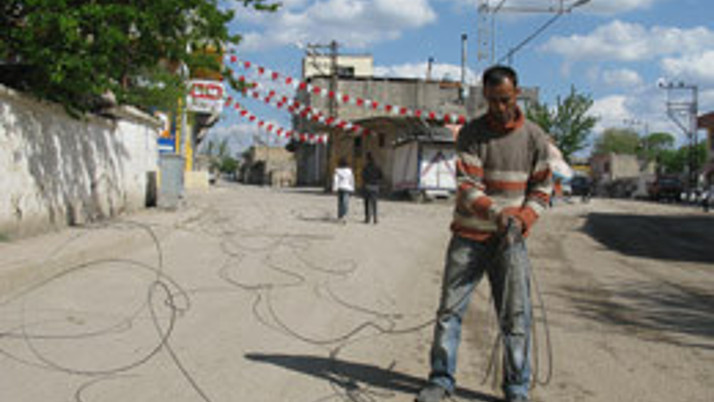 Araban'da elektrik hatları yer altında