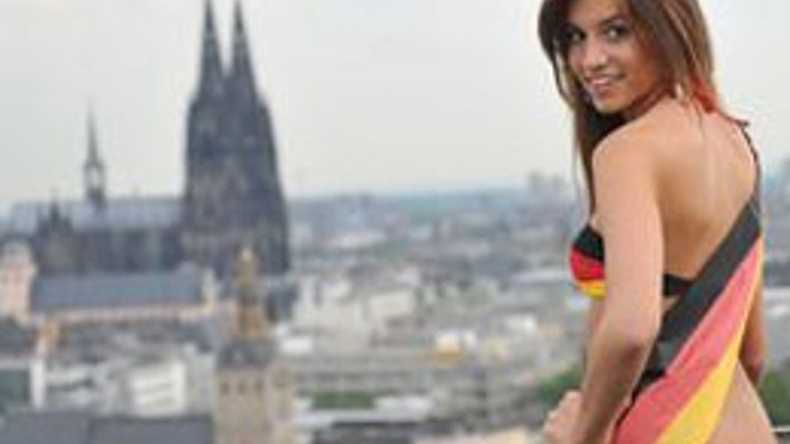 Alman tacına Türk güzeli kondu