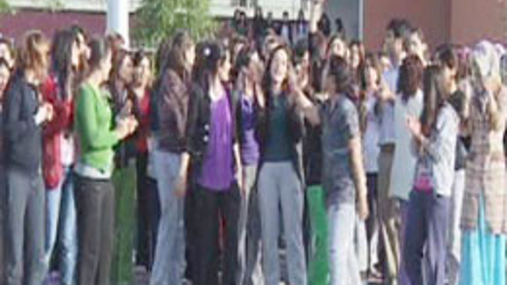 Kars YURT-KUR'da kız öğrenciler ayaklandı