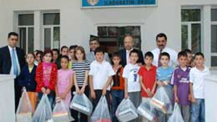 Afyonlu öğrencilere sportif yardım