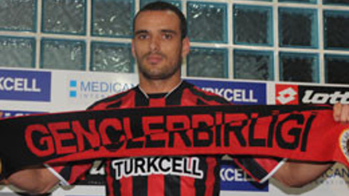 Gençlerbirliği'ne Arnavut stoper