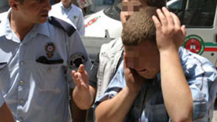 Adliye önünde şahide dayak