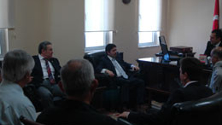 Vali'den şehit Yarbay'ın ailesine ziyaret