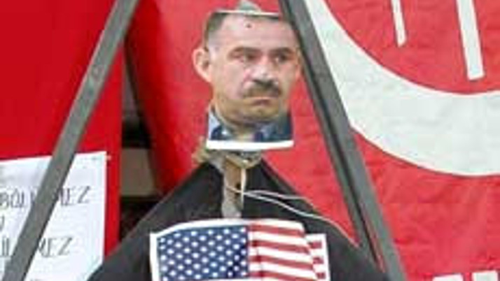 Alperenler Öcalan'ı idam edip yaktı!