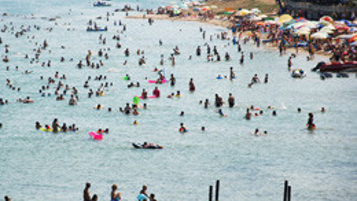 Sinop'ta plajlar doldu taştı