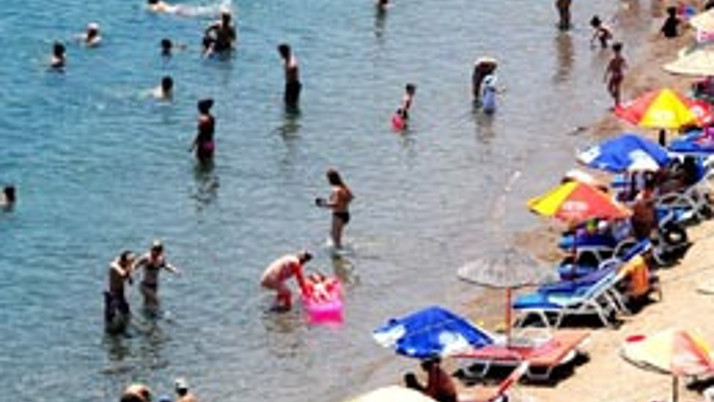 Sıcaklar bastırınca sahile koştular