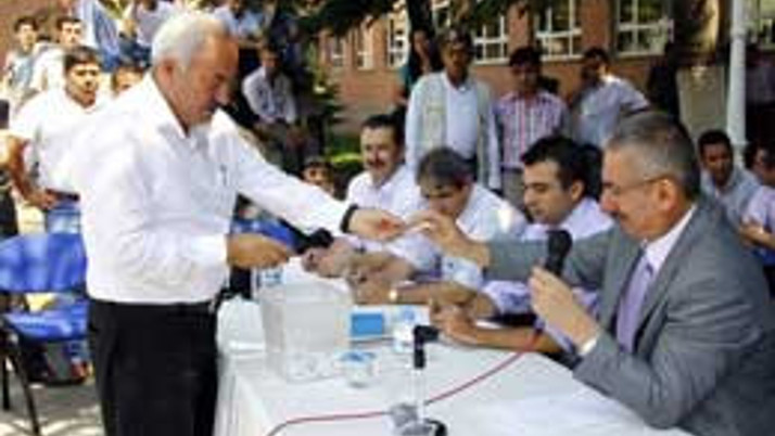 27 kişilik kadroya 707 başvuru