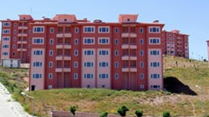 Suşehri'nde TOKİ teslimata başladı