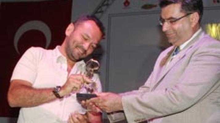 Nasrettin Hoca onur ödülü Ali Sunal'a