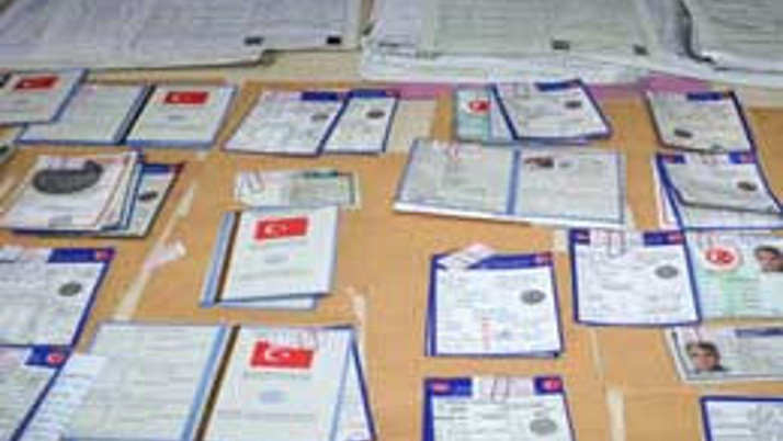 Diyarbakır'da sahte belge çetesi çökertildi