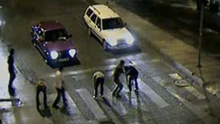 Kırmızı ışıkta birdirbir oynadılar!