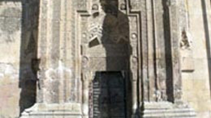 Namaz kılan siluet ilgi odağı oldu