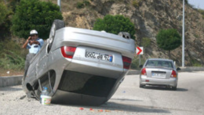 Bartın'da mıcır kazaya neden oldu