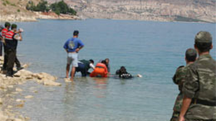 Serinlemek isteyen genç boğuldu