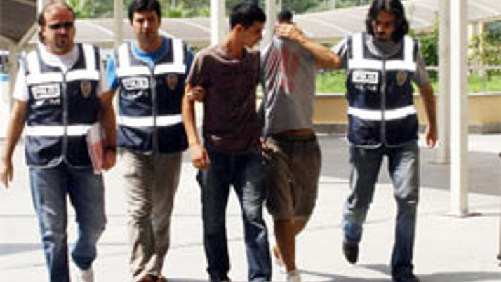 Uyuşturucuyu polise satmaya kalkıştılar!