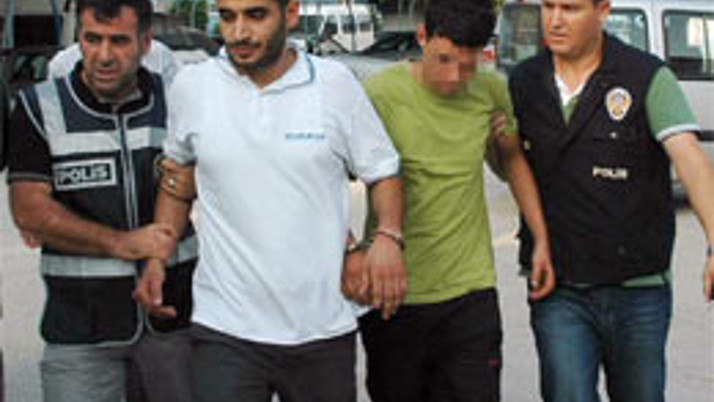 Kız arkadaşını pazarlamaya kalktı