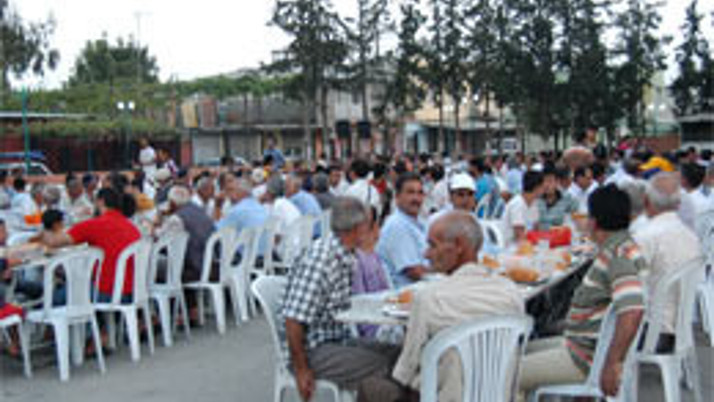 Tarsus'ta kardeşlik iftarı verildi