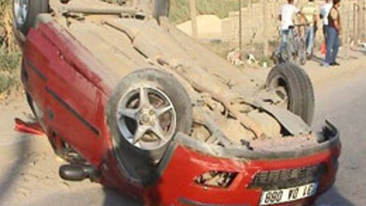 Takla atan araçtan sağ çıktı