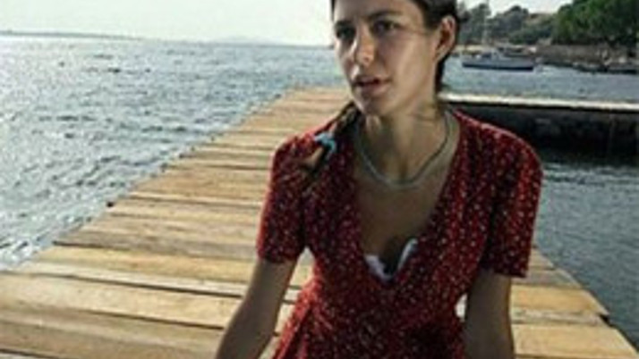 Tecavüz seyredip WC'de sıkıştırdılar 