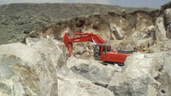 Arnavutköy'de taş ocağında göçük