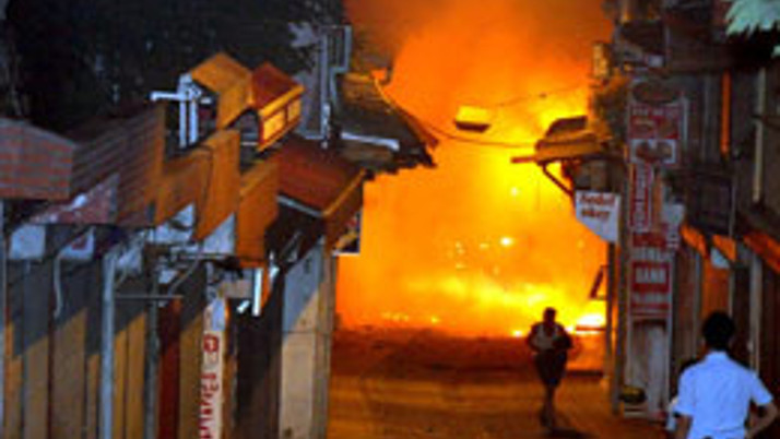 Fatih'te canlarını zor kurtardılar