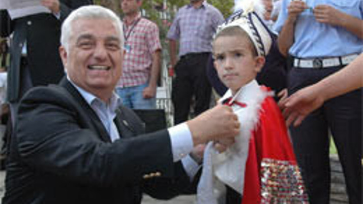 Erkekliğe ilk adımı attılar