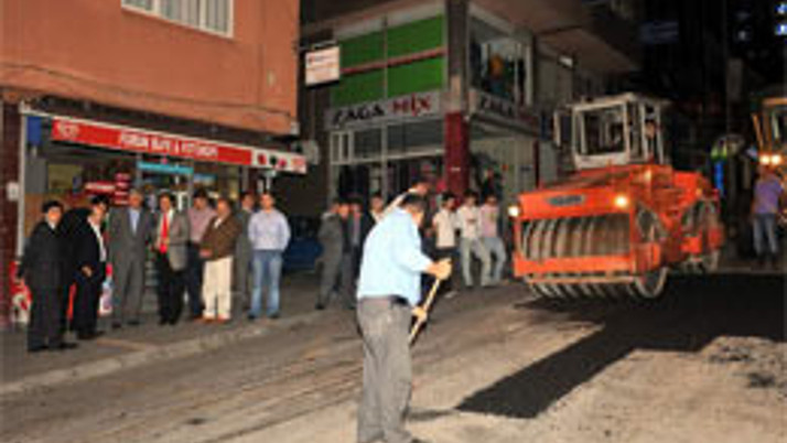 Başkan Gümrükçüoğlu gece mesaisinde