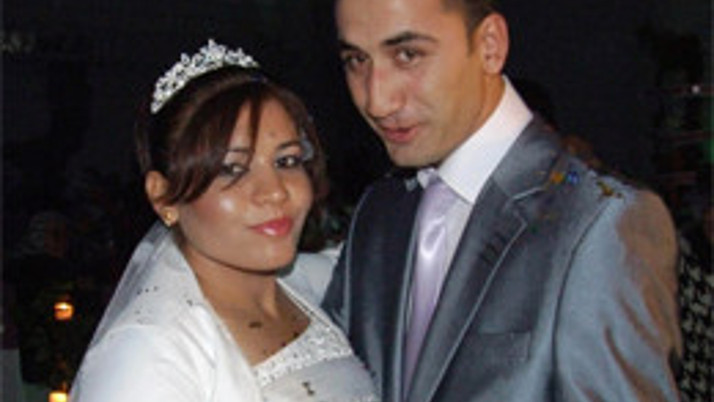 Başbakan'ın yardım ettiği çift evlendi 