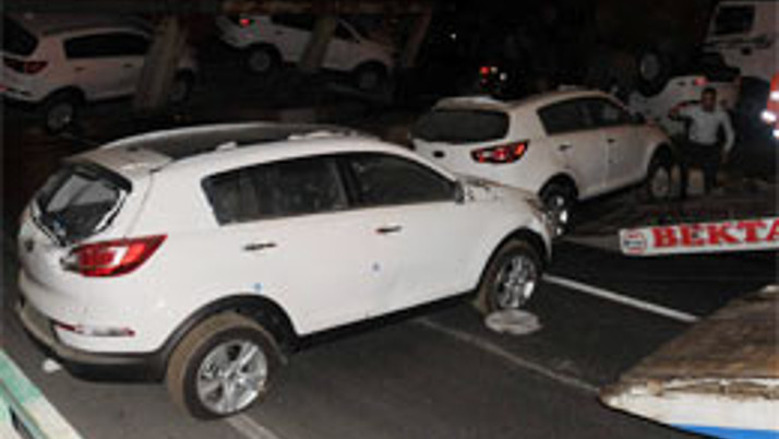 Lüks otomobiller yola saçıldı