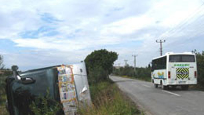 Sivas'ta yolcu otobüsü devrildi