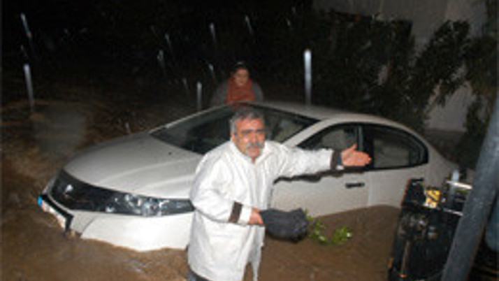 Bodrum'da 30 aracı sel alıp götürdü