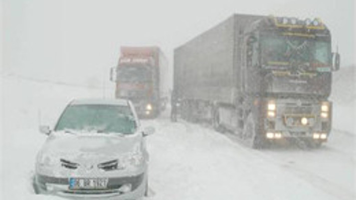 İzmir-Ankara karayolu trafiğe açıldı