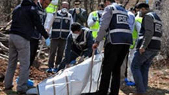 Babası tarafından öldürülüp parçalandı