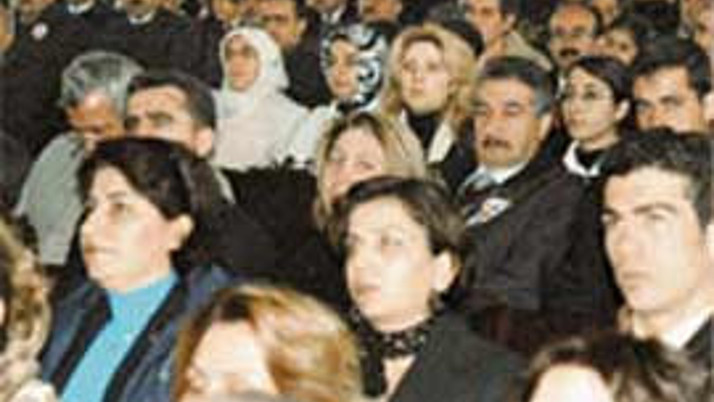 Türbanlılar dışarı çıksın anonsu