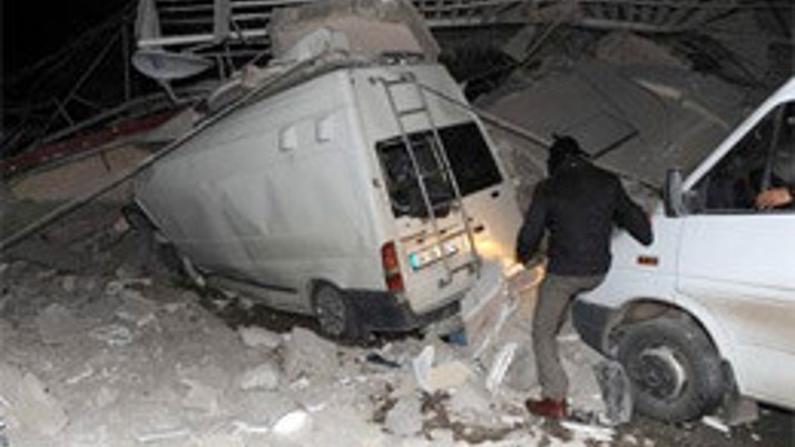 5.6'lık depremin bilançosu ağırlaşıyor